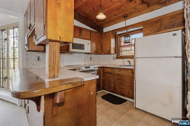 6 Partridge Trail, Kinnelon Borough, NJ 07405