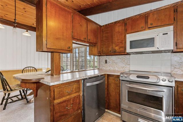 6 Partridge Trail, Kinnelon Borough, NJ 07405