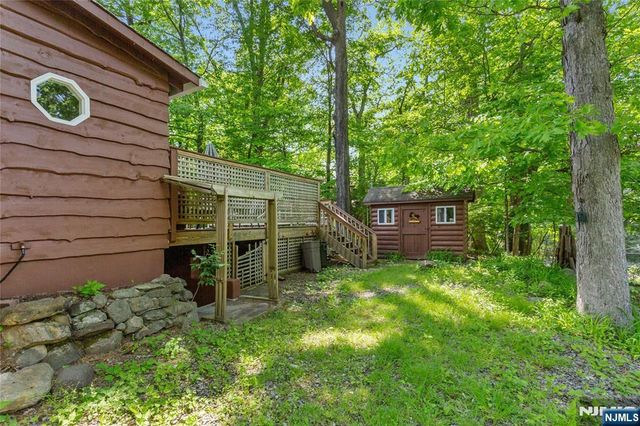 6 Partridge Trail, Kinnelon Borough, NJ 07405