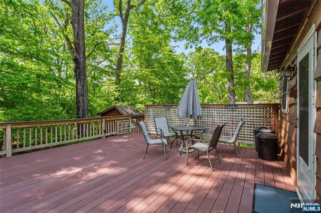 6 Partridge Trail, Kinnelon Borough, NJ 07405