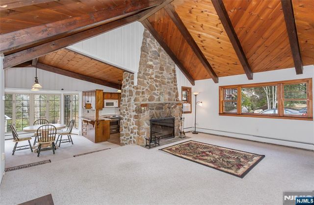 6 Partridge Trail, Kinnelon Borough, NJ 07405