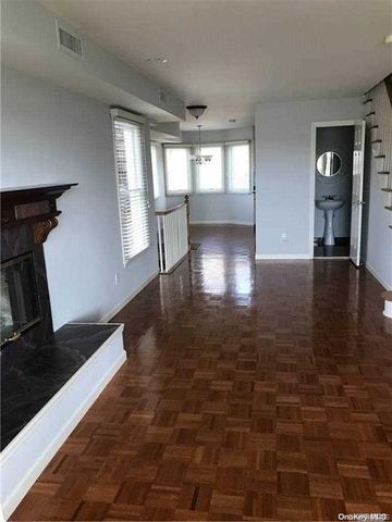 59 Sintsink Drive W B, Port Washington, NY 11050