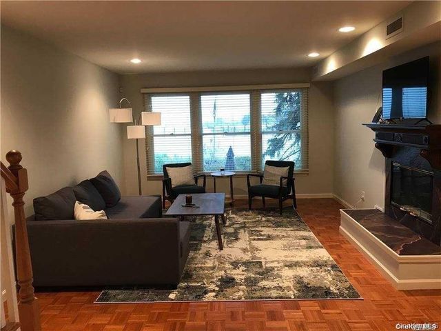 59 Sintsink Drive W B, Port Washington, NY 11050