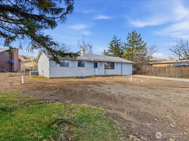 702 West Ridge Drive, Omak, WA 98841