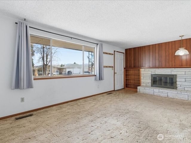 702 West Ridge Drive, Omak, WA 98841