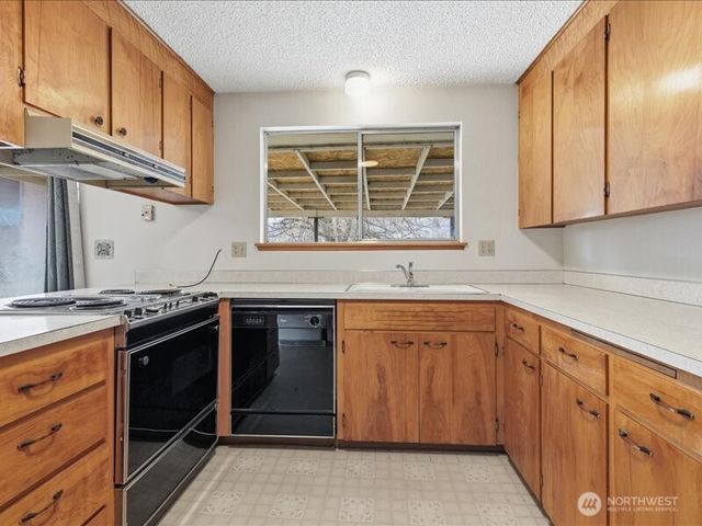 702 West Ridge Drive, Omak, WA 98841