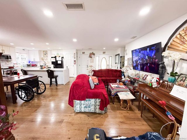 819 N Rose St, Escondido, CA 92027