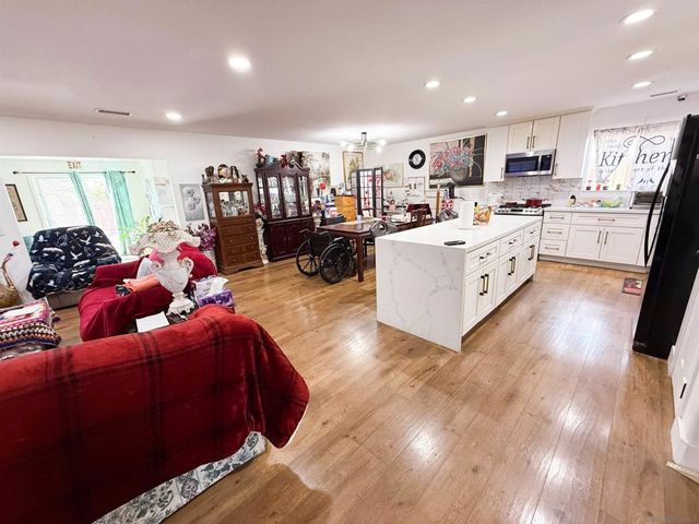 819 N Rose St, Escondido, CA 92027