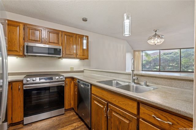 555 Hahaione Street 5E, Honolulu, HI 96825