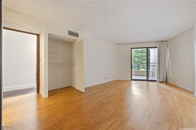 555 Hahaione Street 5E, Honolulu, HI 96825