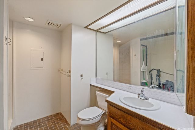 555 Hahaione Street 5E, Honolulu, HI 96825