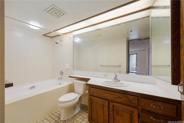 555 Hahaione Street 5E, Honolulu, HI 96825