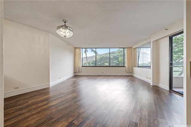 555 Hahaione Street 5E, Honolulu, HI 96825