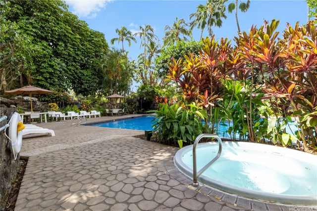555 Hahaione Street 5E, Honolulu, HI 96825