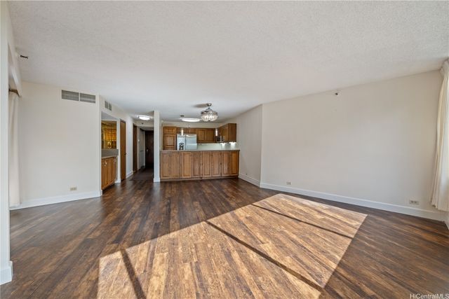 555 Hahaione Street 5E, Honolulu, HI 96825