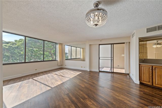 555 Hahaione Street 5E, Honolulu, HI 96825