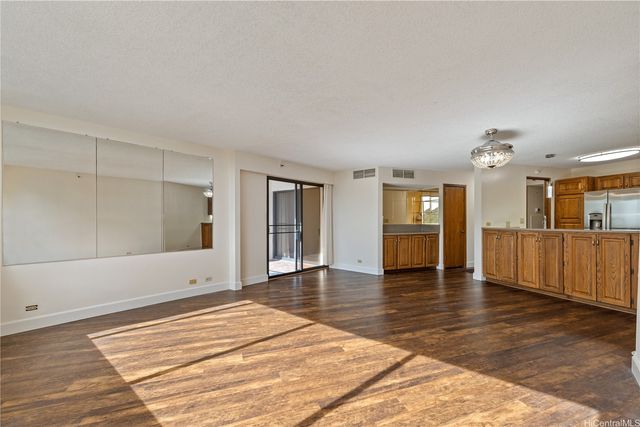 555 Hahaione Street 5E, Honolulu, HI 96825