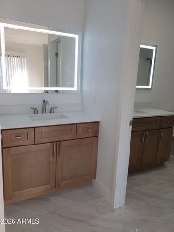 5757 W EUGIE Avenue 2122, Glendale, AZ 85304