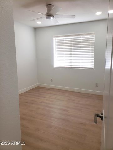 5757 W EUGIE Avenue 2122, Glendale, AZ 85304