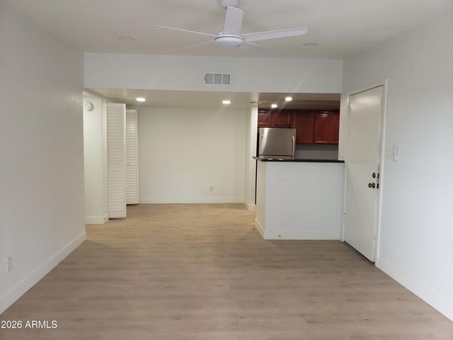 5757 W EUGIE Avenue 2122, Glendale, AZ 85304