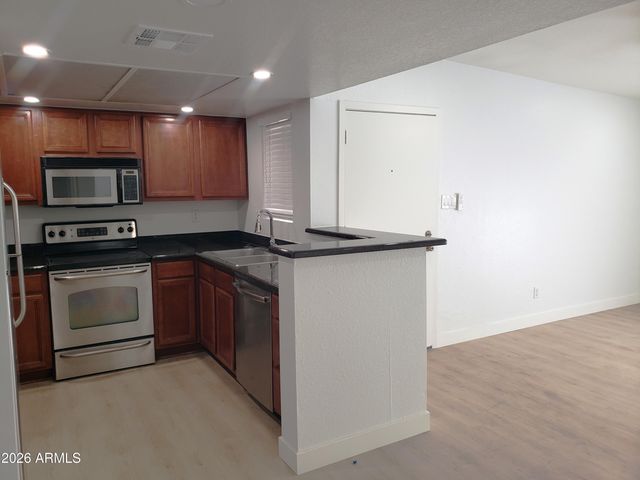 5757 W EUGIE Avenue 2122, Glendale, AZ 85304