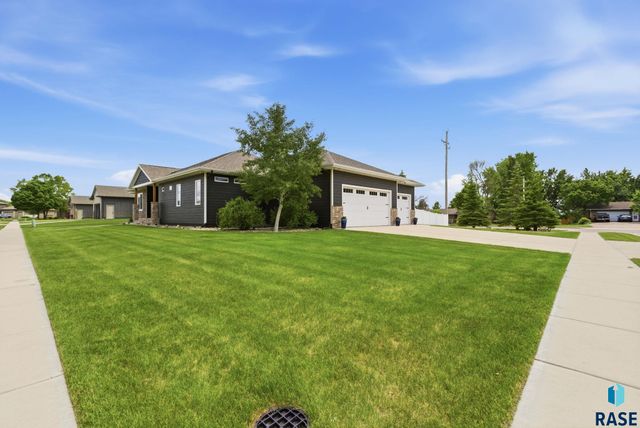 1325 W Waterstone Dr Drive, Sioux Falls, SD 57108