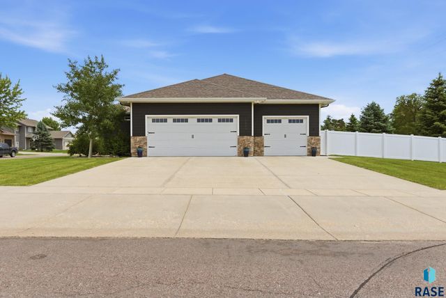 1325 W Waterstone Dr Drive, Sioux Falls, SD 57108