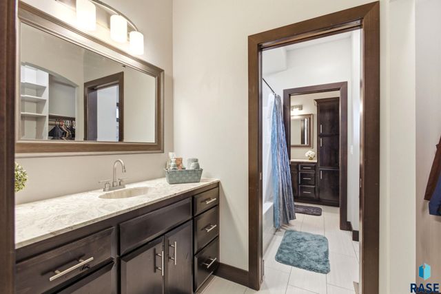 1325 W Waterstone Dr Drive, Sioux Falls, SD 57108
