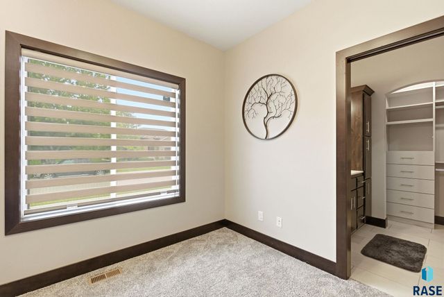 1325 W Waterstone Dr Drive, Sioux Falls, SD 57108