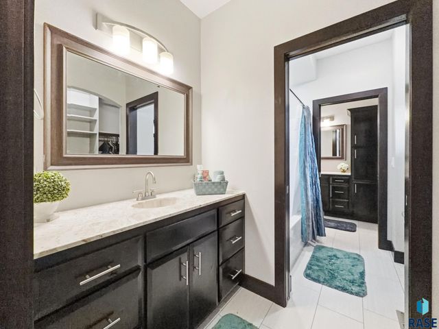 1325 W Waterstone Dr Drive, Sioux Falls, SD 57108