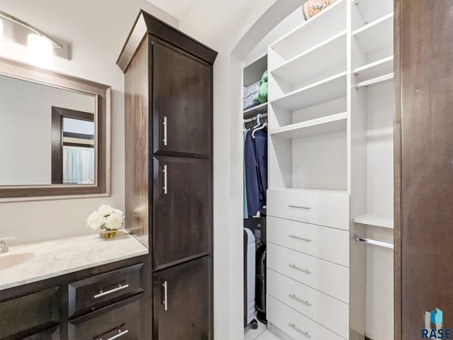 1325 W Waterstone Dr Drive, Sioux Falls, SD 57108