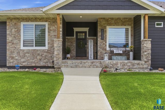 1325 W Waterstone Dr Drive, Sioux Falls, SD 57108