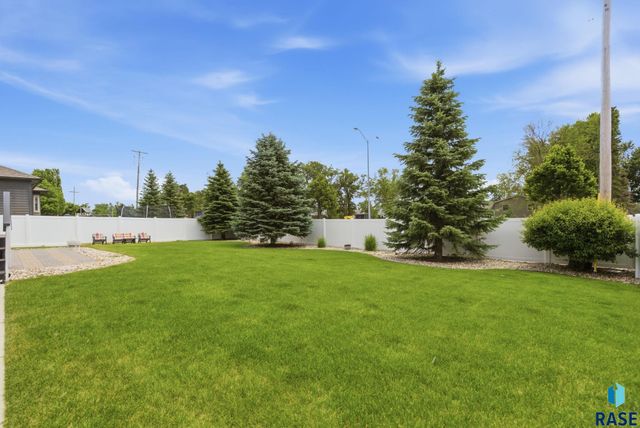 1325 W Waterstone Dr Drive, Sioux Falls, SD 57108