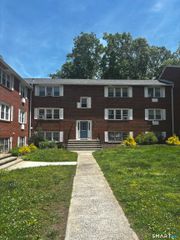 39 Briarwood Lane A, Branford, CT 06405