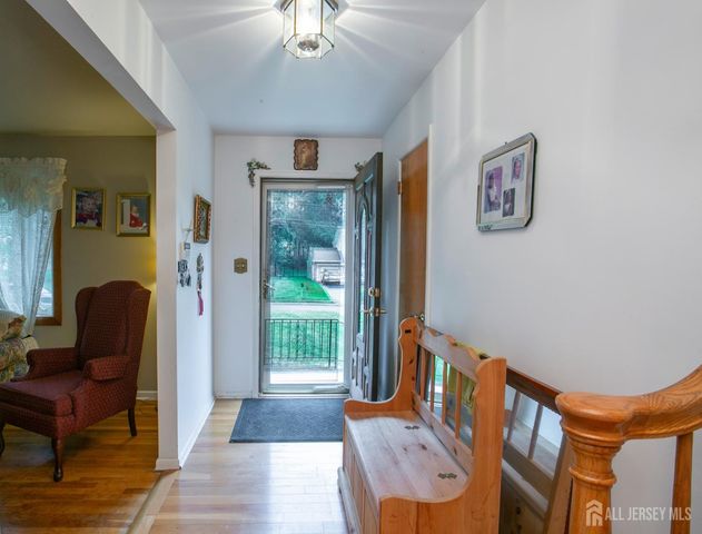 25 Huntington Road, Edison, NJ 08820