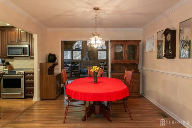 25 Huntington Road, Edison, NJ 08820