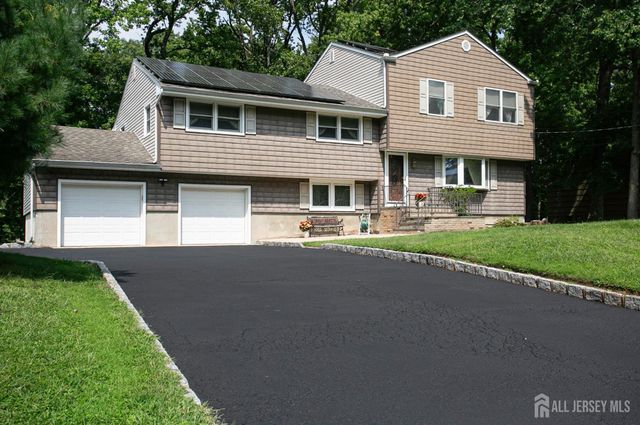 25 Huntington Road, Edison, NJ 08820