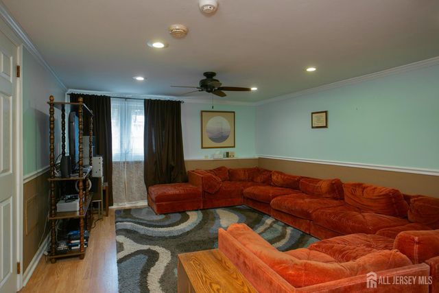 25 Huntington Road, Edison, NJ 08820