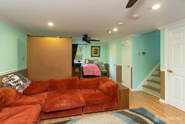 25 Huntington Road, Edison, NJ 08820