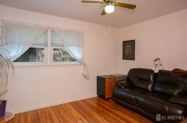 25 Huntington Road, Edison, NJ 08820