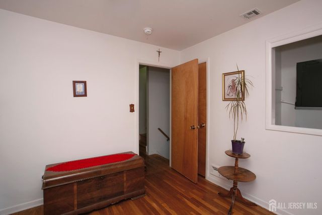 25 Huntington Road, Edison, NJ 08820