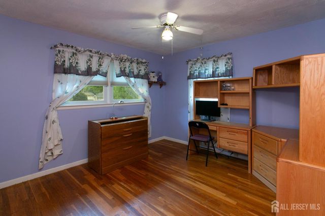 25 Huntington Road, Edison, NJ 08820