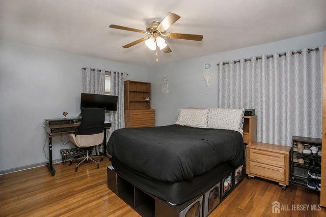 25 Huntington Road, Edison, NJ 08820