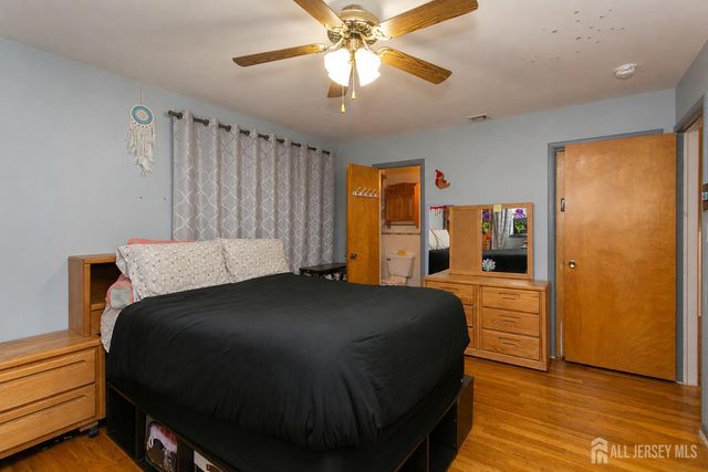 25 Huntington Road, Edison, NJ 08820