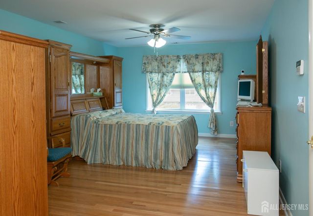 25 Huntington Road, Edison, NJ 08820