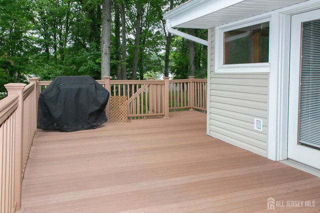 25 Huntington Road, Edison, NJ 08820