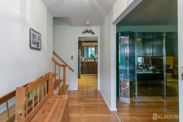 25 Huntington Road, Edison, NJ 08820