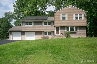 25 Huntington Road, Edison, NJ 08820