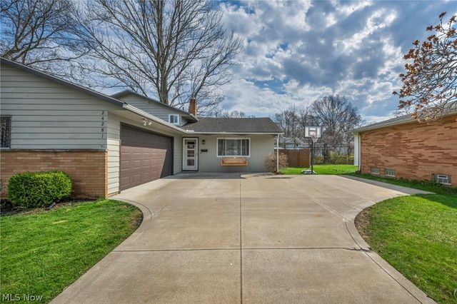 24281 Lebern Drive, North Olmsted, OH 44070