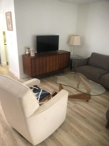 390 Fanshaw J, Boca Raton, FL 33434